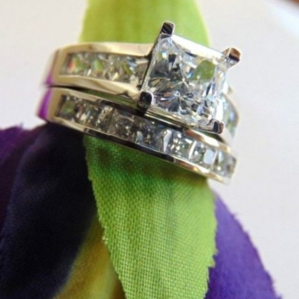 14k White Gold Princess cut Wedding Band - Picture 3 of 5
